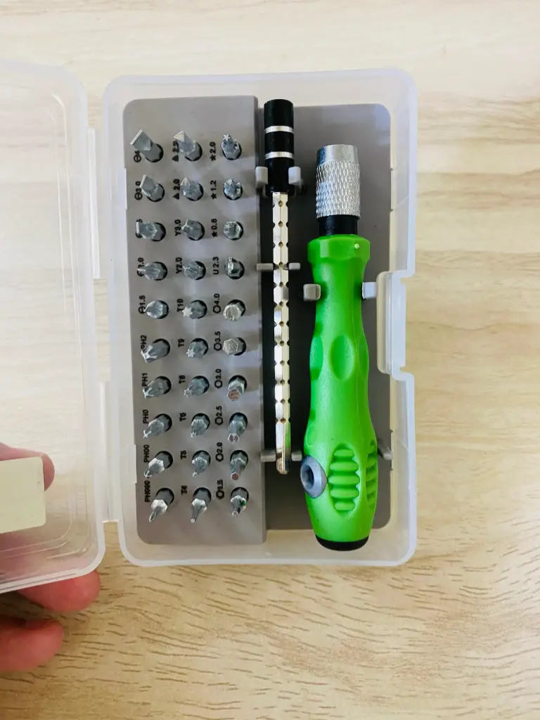 32 in 1 Multifunctional Screwdriver Set with 30 PCS Torx Phillips Magnetic Screw Driver